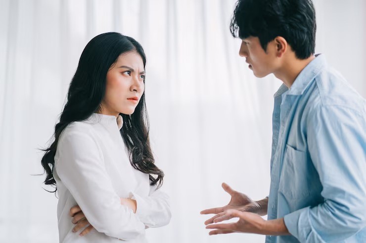 hubungan rumah tangga hambar, komunikasi suami istri, tips menjaga keharmonisan, penyebab pernikahan tidak bahagia, hubungan suami istri setelah punya anak, cara membuat pernikahan kembali romantis.